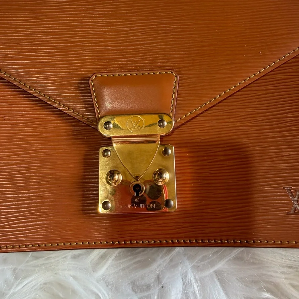 Louis Vuitton Epic‎ Seller Dragonne Clutch